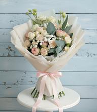 Букет цветов из:  Розы и Лизиантусы в Орловском Ростовской области