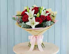 Букет цветов из:  Лилии и Розы в Орловском Ростовской области