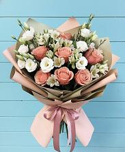Букет цветов из:  Розы, Альстромерии и Лизиантусы в Орловском Ростовской области