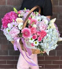 Цветочная композиция из Розы, Хризантемы, Пионы и Лизиантусы в корзине #REPLACE_PRED# Орловском Ростовской области