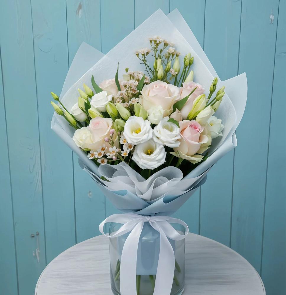 Букет цветов из: Розы и Лизиантусы в Орловском Ростовской области