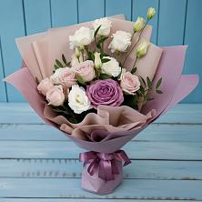 Букет цветов из:  Розы и Лизиантусы в Орловском Ростовской области