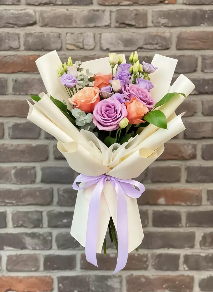 Букет цветов из: Лизиантусы и Розы в Орловском Ростовской области