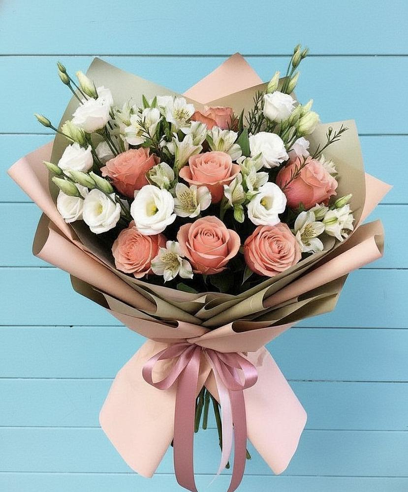 Букет цветов из: Розы, Альстромерии и Лизиантусы в Орловском Ростовской области