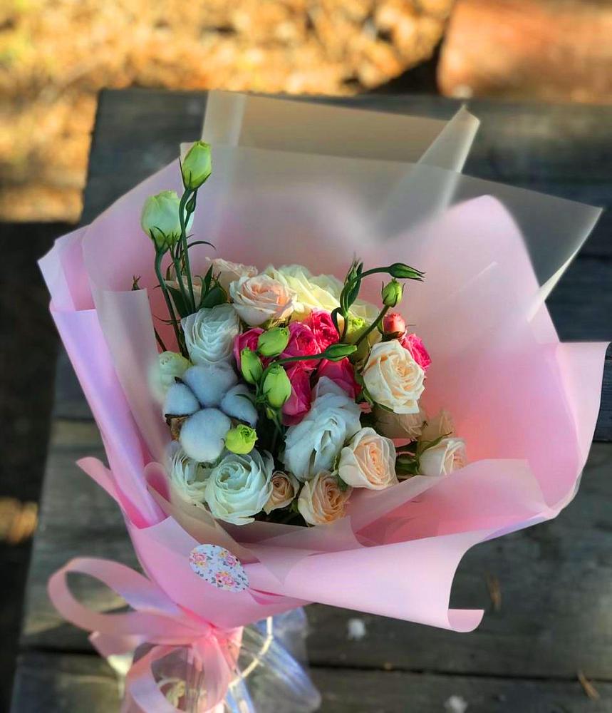 Букет цветов из: Розы и Лизиантусы в Орловском Ростовской области