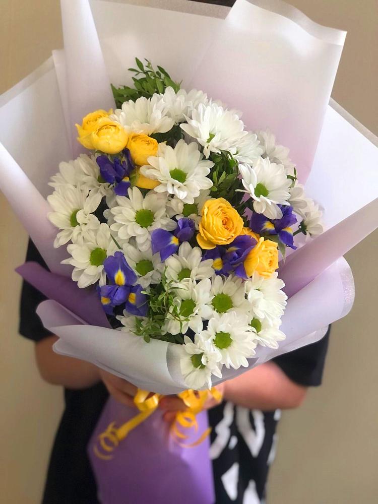 Букет цветов из: Ирисы, Хризантемы и Розы в Орловском Ростовской области