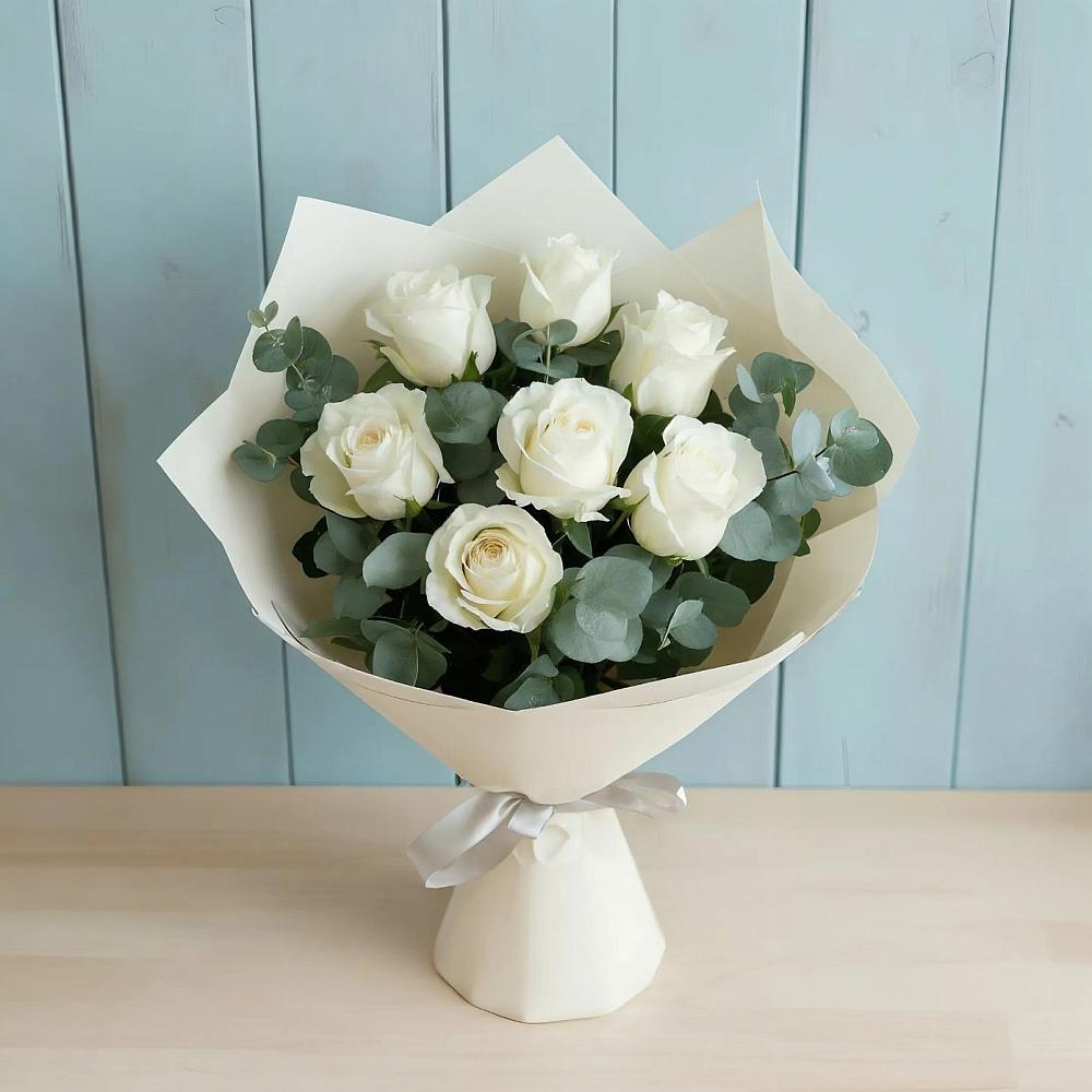 Букет Белые розы в Эвкалипте в Орловском Ростовской области
