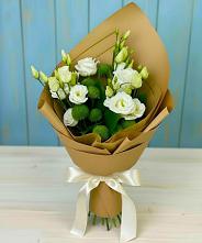 Букет цветов из:  Хризантемы и Лизиантусы в Орловском Ростовской области