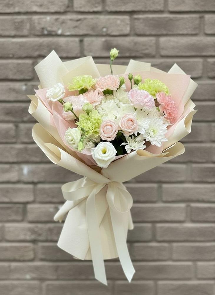 Букет цветов из: Гвоздики, Розы, Лизиантусы и Хризантемы в Орловском Ростовской области