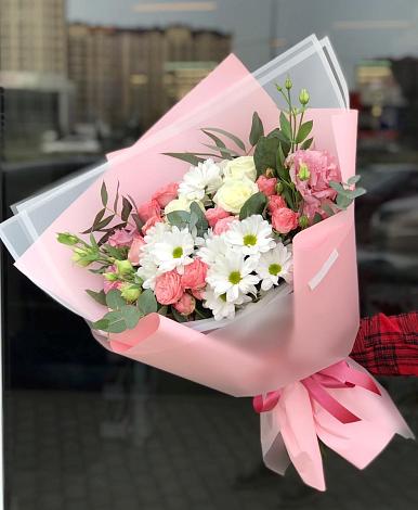 Букет цветов из: Розы, Лизиантусы и Хризантемы в Орловском Ростовской области