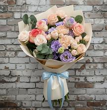 Букет цветов из:  Розы, Лизиантусы и Гвоздики в Орловском Ростовской области