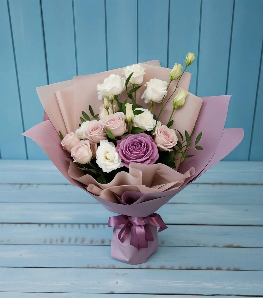 Букет цветов из: Розы и Лизиантусы в Орловском Ростовской области